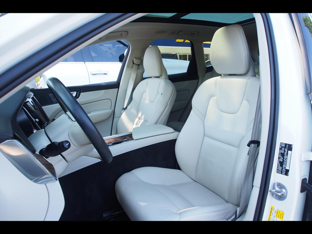 2022 Volvo XC60 B5 Momentum