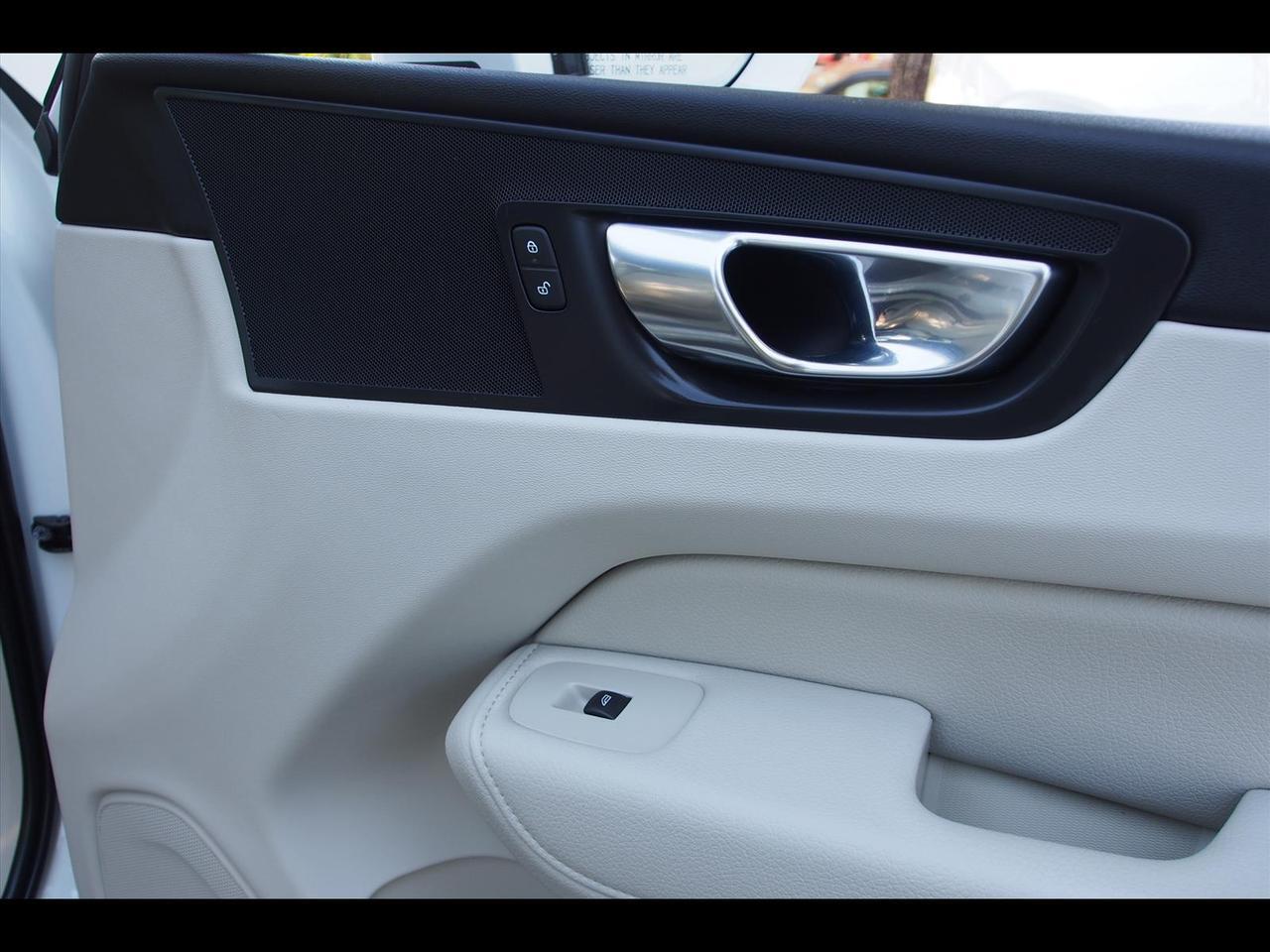 2022 Volvo XC60 B5 Momentum