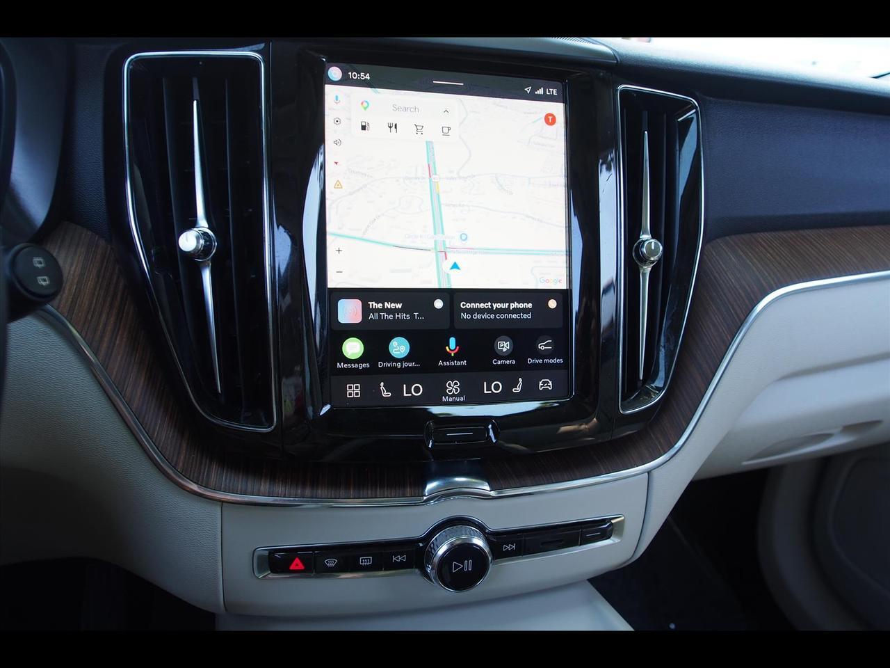 2022 Volvo XC60 B5 Momentum