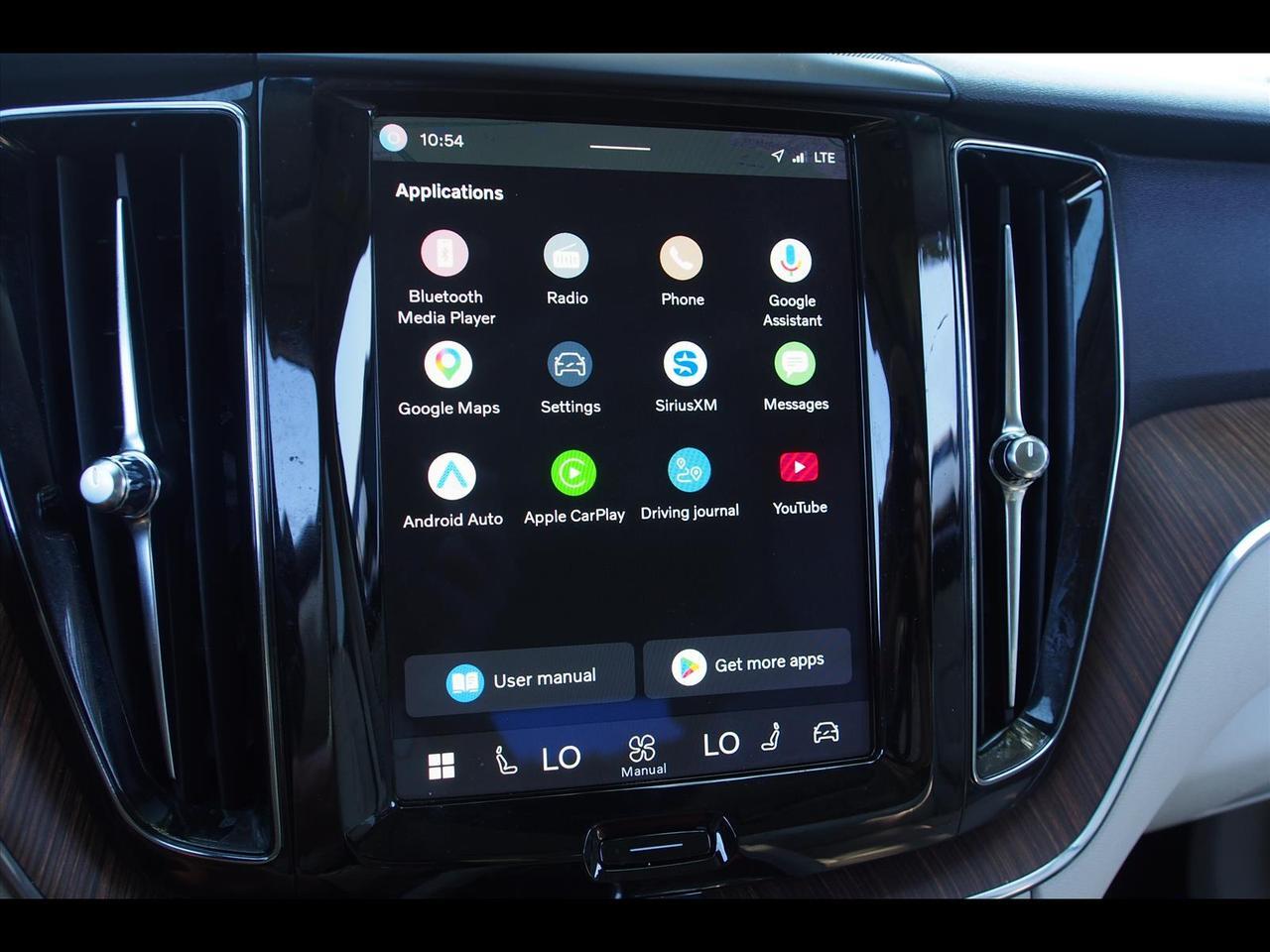 2022 Volvo XC60 B5 Momentum