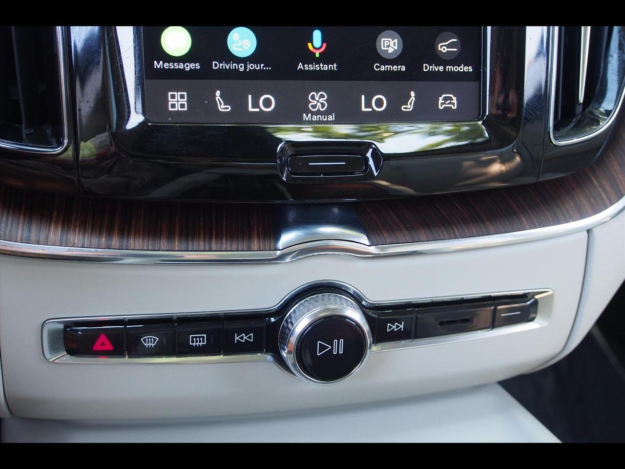 2022 Volvo XC60 B5 Momentum