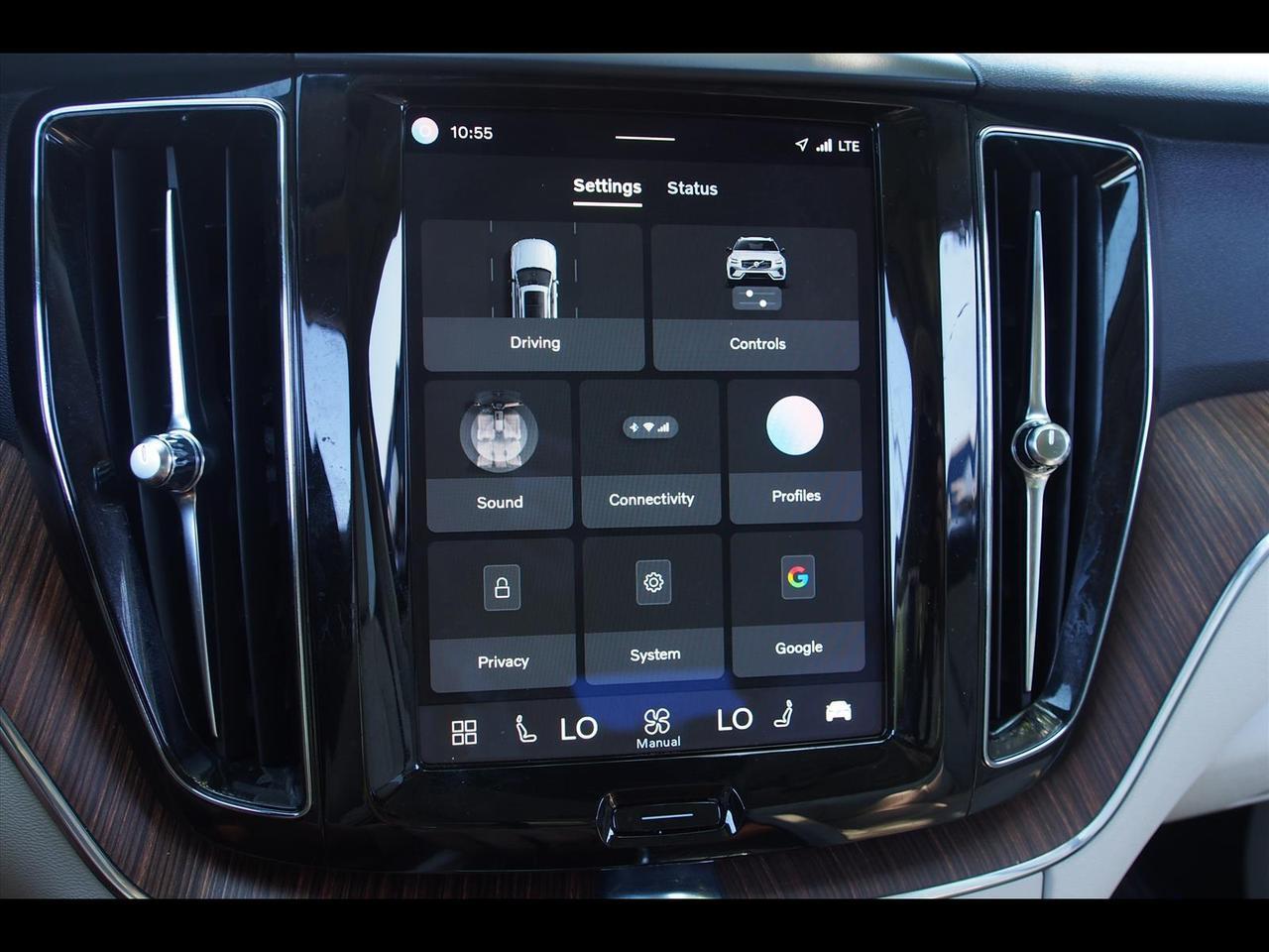 2022 Volvo XC60 B5 Momentum