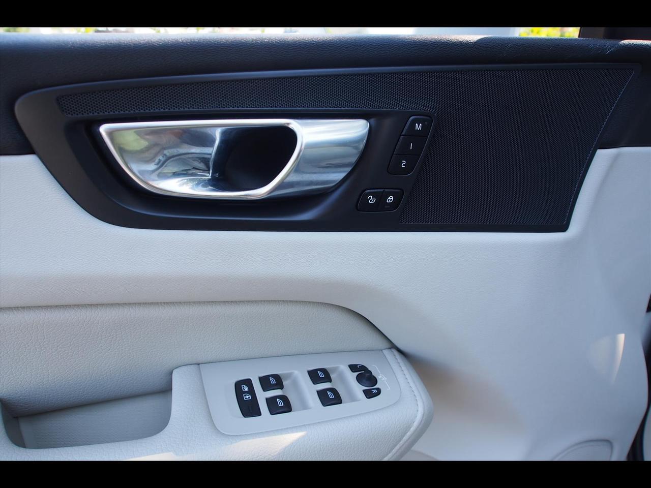 2022 Volvo XC60 B5 Momentum