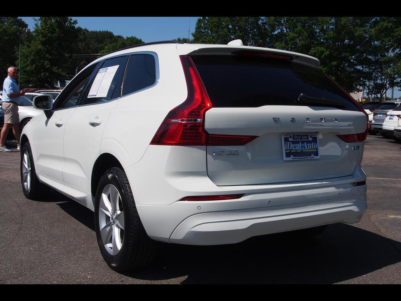 2022 Volvo XC60 B5 Momentum