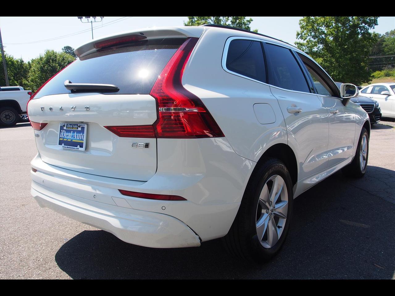 2022 Volvo XC60 B5 Momentum