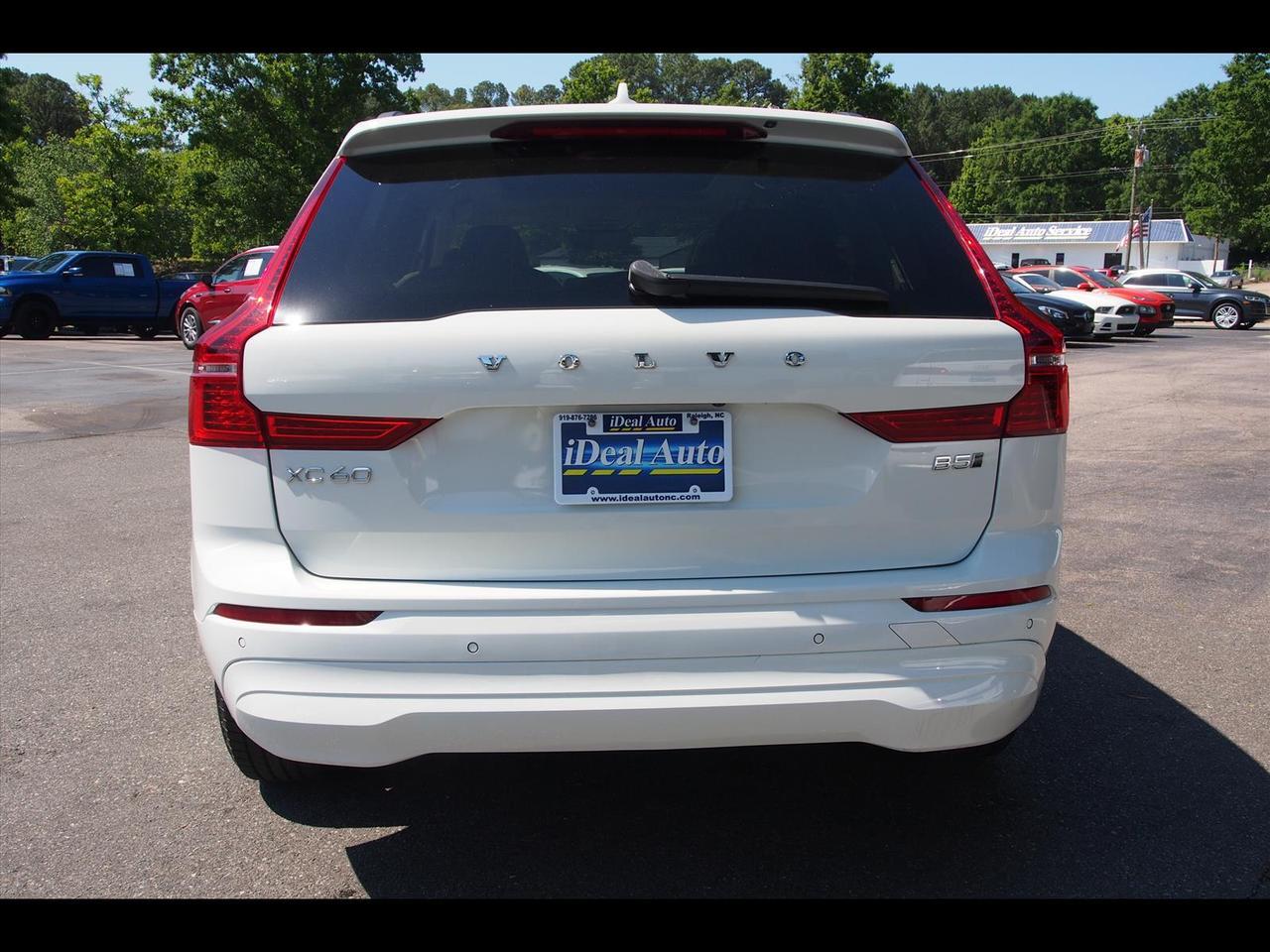 2022 Volvo XC60 B5 Momentum