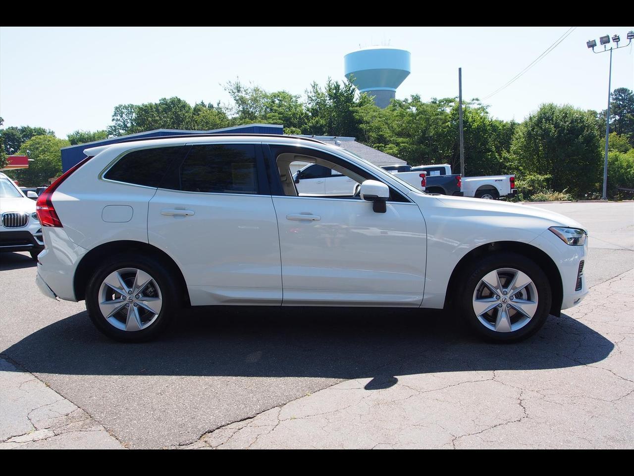 2022 Volvo XC60 B5 Momentum