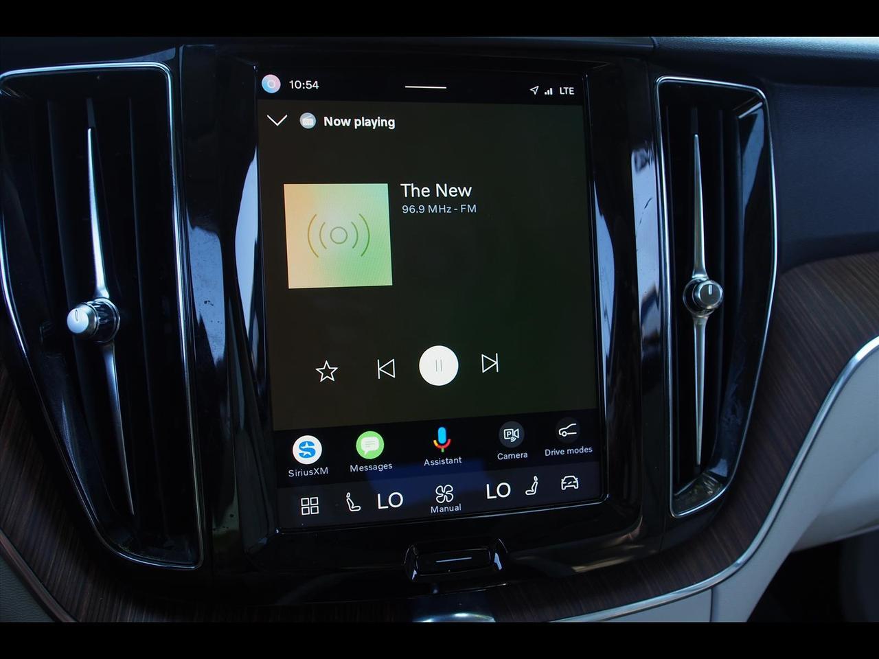 2022 Volvo XC60 B5 Momentum