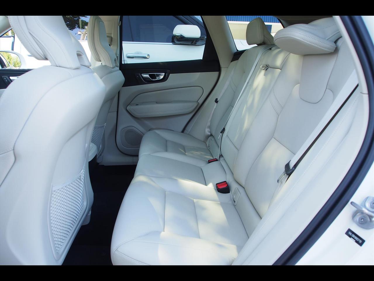 2022 Volvo XC60 B5 Momentum