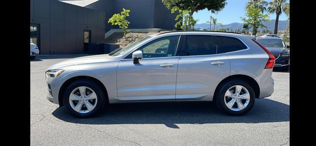 2022 Volvo XC60 B5 Momentum Corona CA