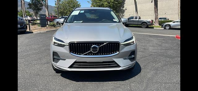2022 Volvo XC60 B5 Momentum Corona CA