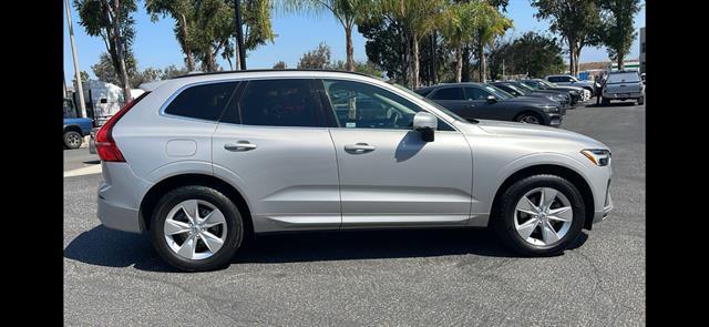 2022 Volvo XC60 B5 Momentum Corona CA