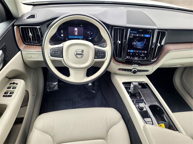 2022 Volvo XC60 B5 Momentum Roseville CA