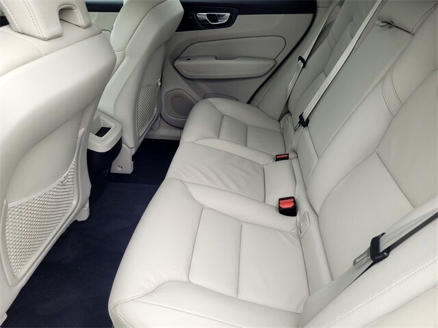 2022 Volvo XC60 B5 Momentum Roseville CA