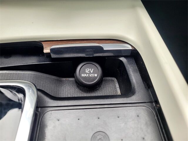 2022 Volvo XC60 B5 Momentum Roseville CA