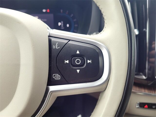 2022 Volvo XC60 B5 Momentum Roseville CA