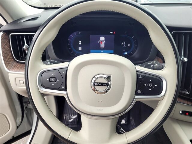 2022 Volvo XC60 B5 Momentum Roseville CA