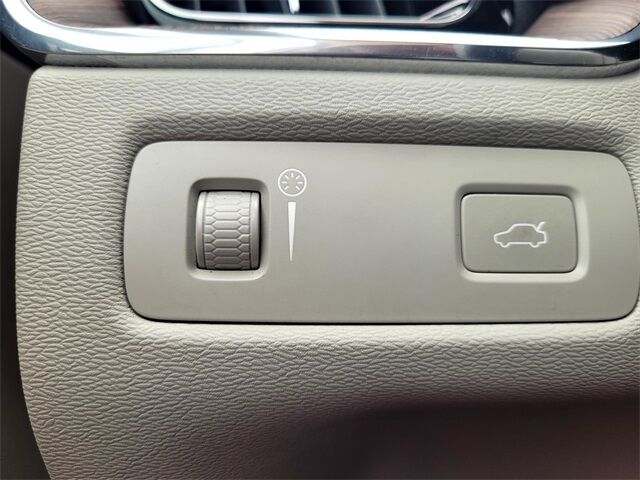 2022 Volvo XC60 B5 Momentum Roseville CA