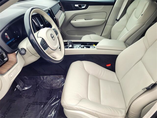 2022 Volvo XC60 B5 Momentum Roseville CA