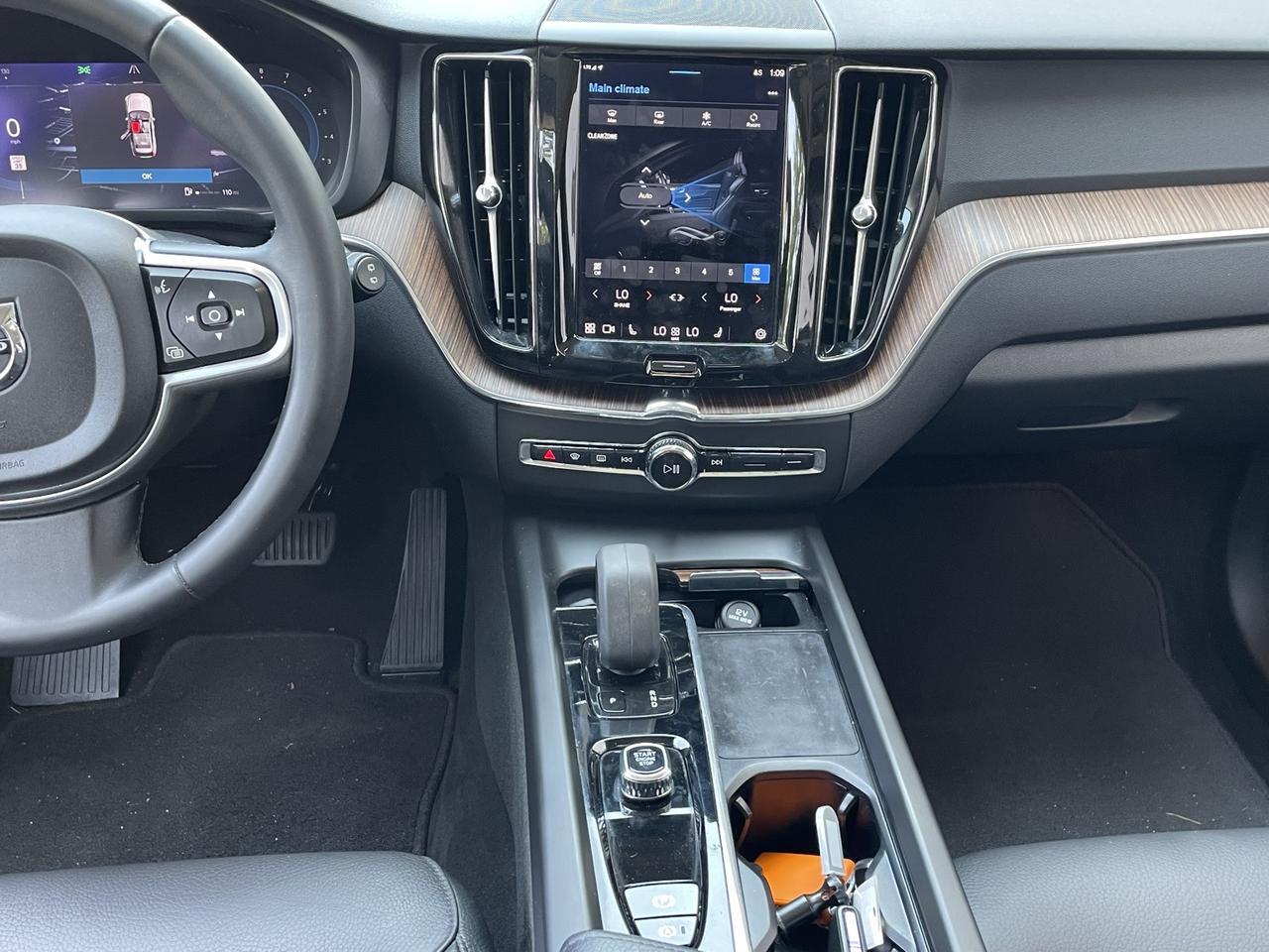 2022 Volvo XC60 B5 Momentum Alexandria VA