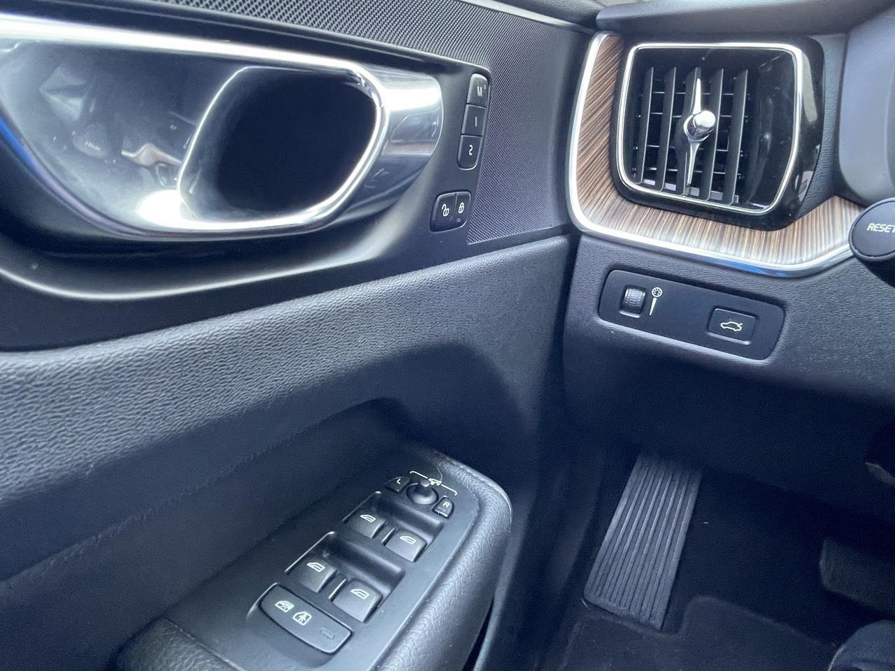 2022 Volvo XC60 B5 Momentum Alexandria VA
