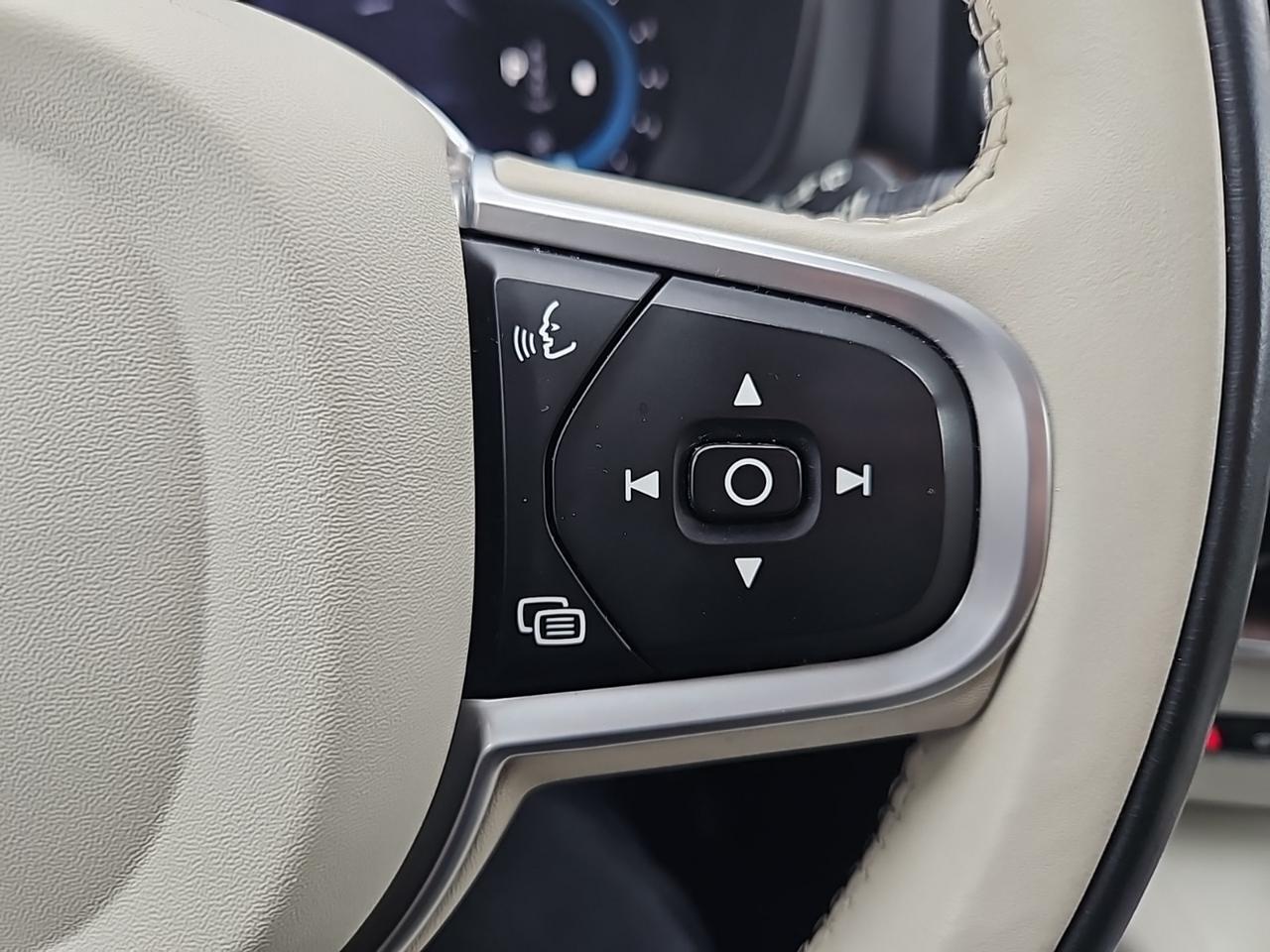 2022 Volvo XC60 B5 Momentum Waldorf MD