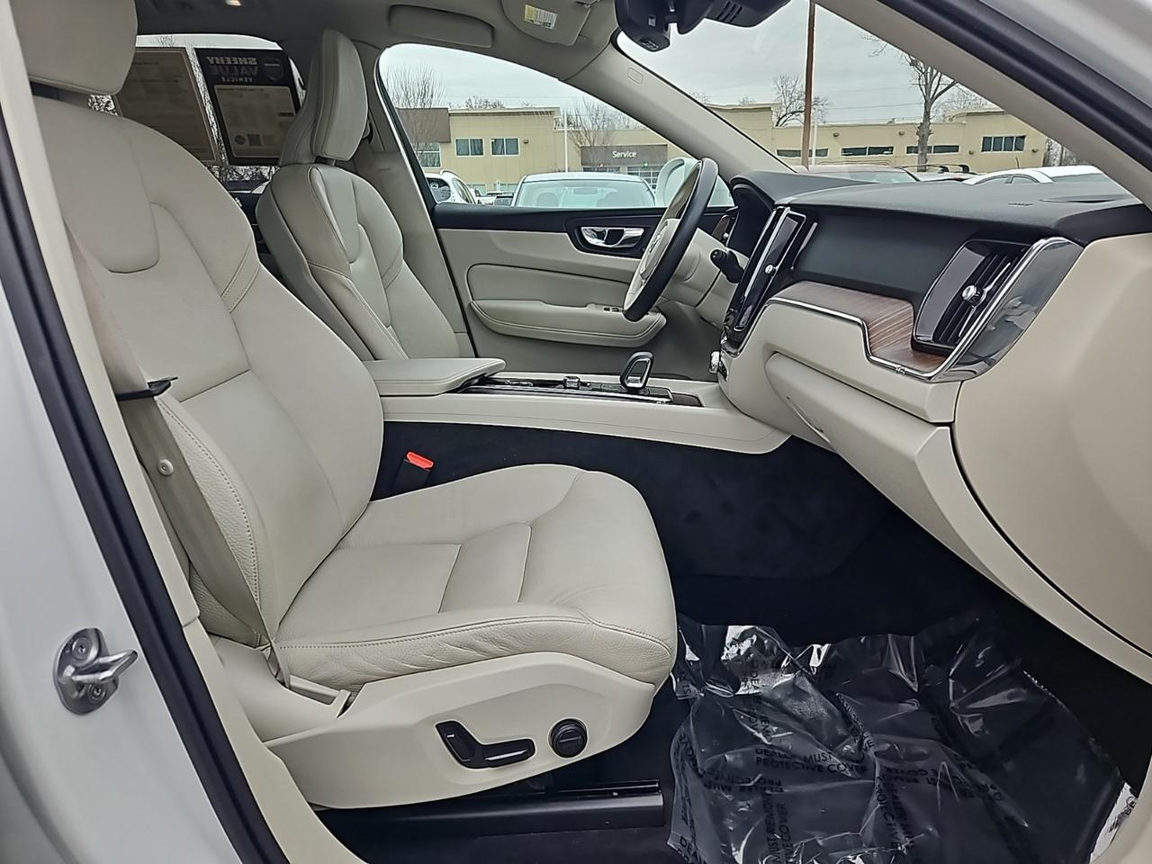 2022 Volvo XC60 B5 Momentum Waldorf MD