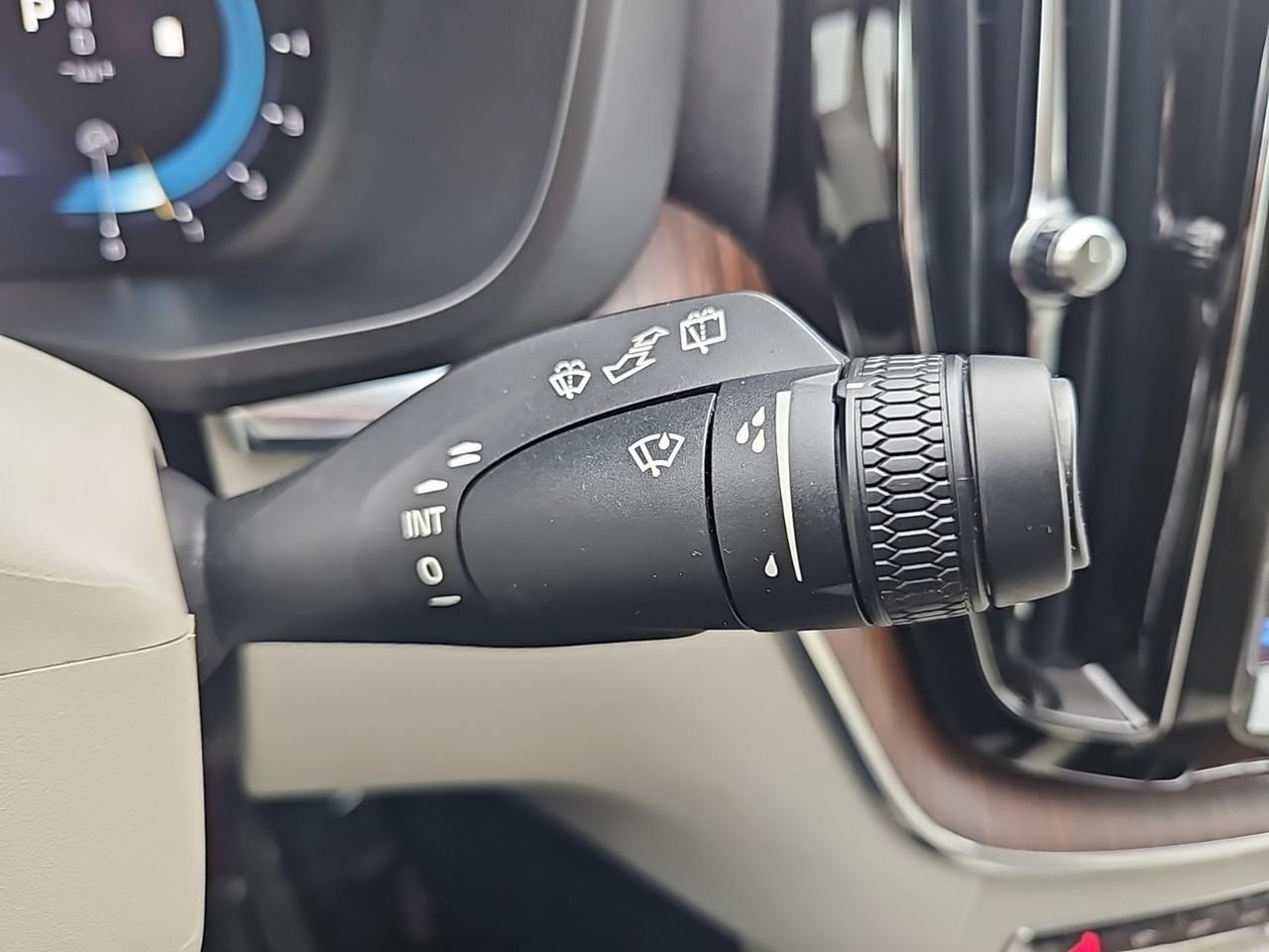 2022 Volvo XC60 B5 Momentum Waldorf MD