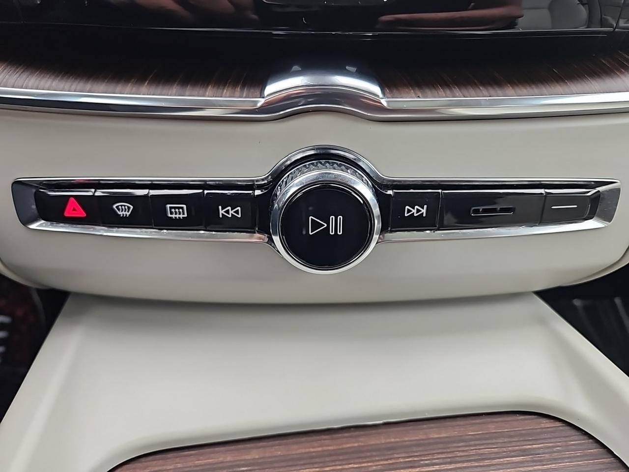 2022 Volvo XC60 B5 Momentum Waldorf MD