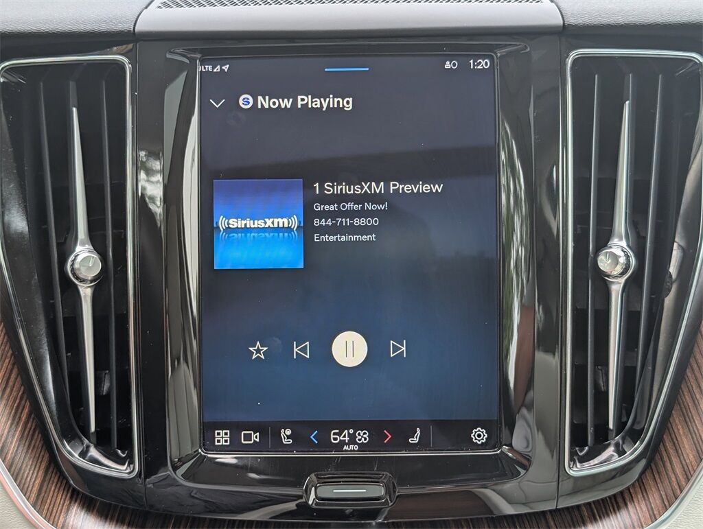 2022 Volvo XC60 B5 Momentum