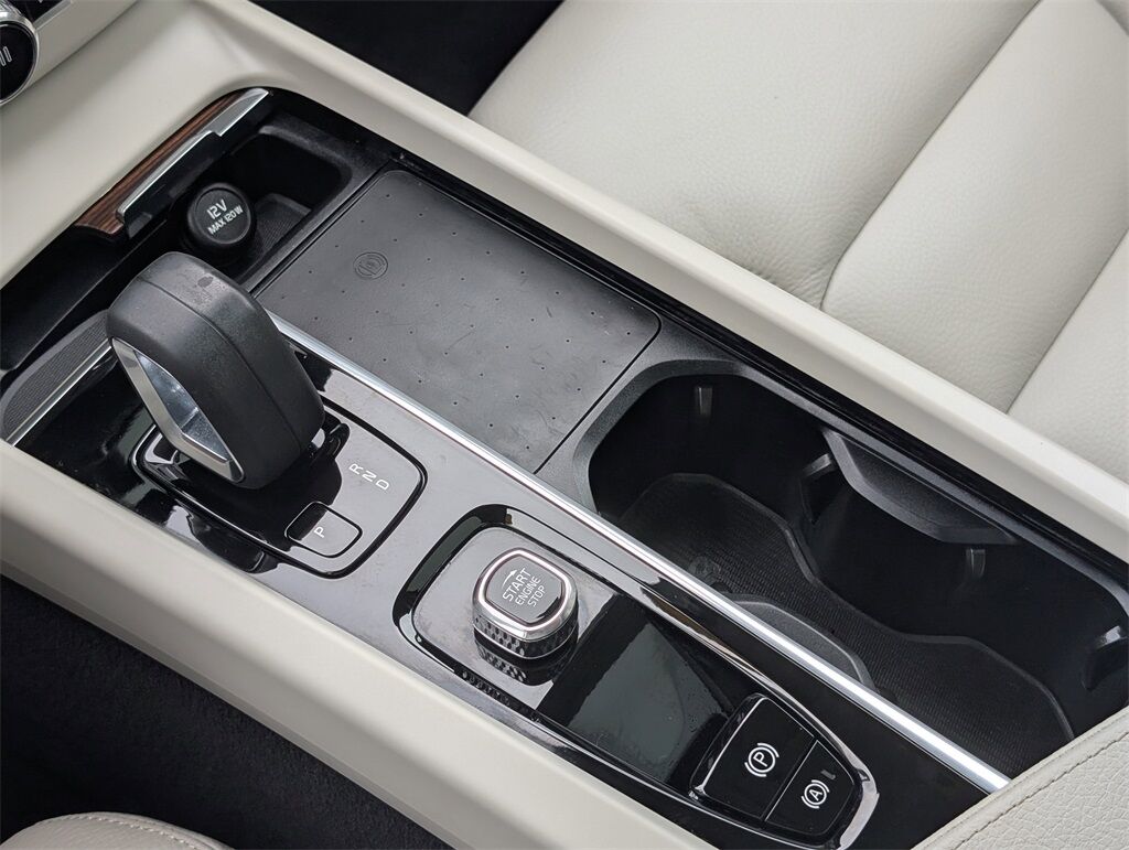 2022 Volvo XC60 B5 Momentum