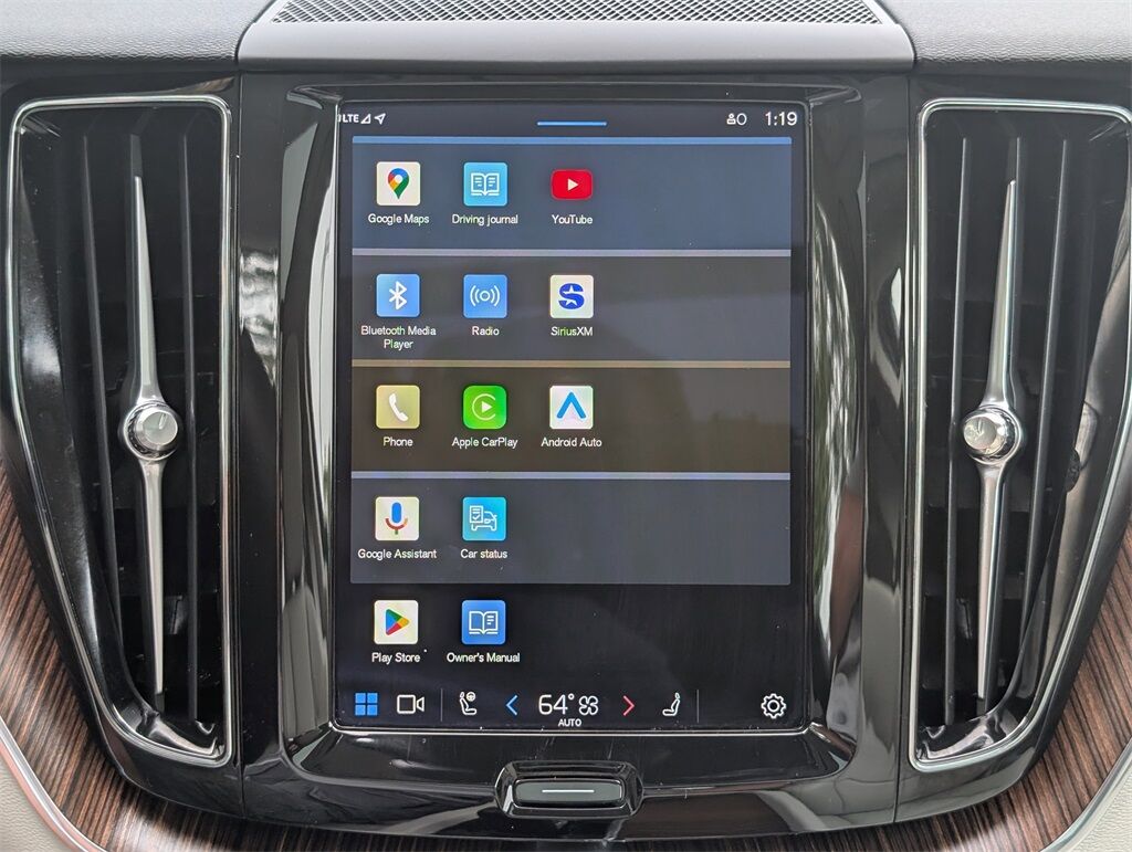 2022 Volvo XC60 B5 Momentum