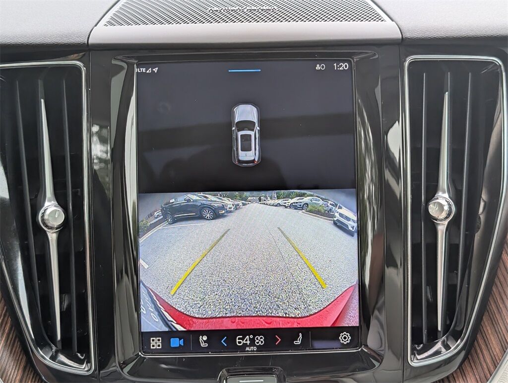 2022 Volvo XC60 B5 Momentum