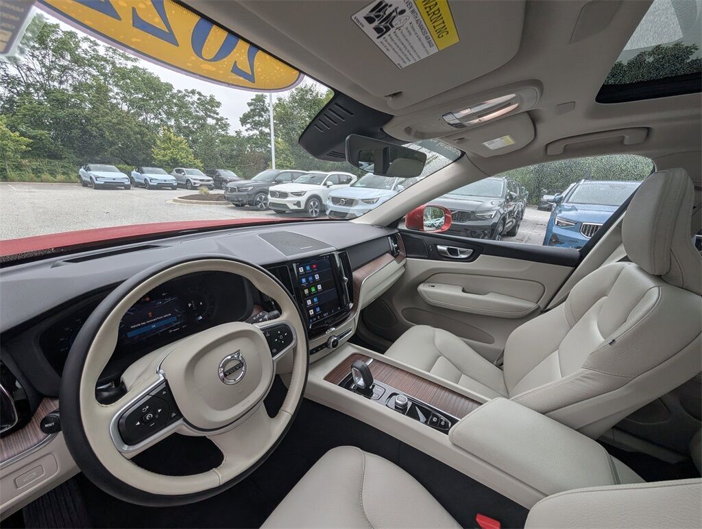 2022 Volvo XC60 B5 Momentum