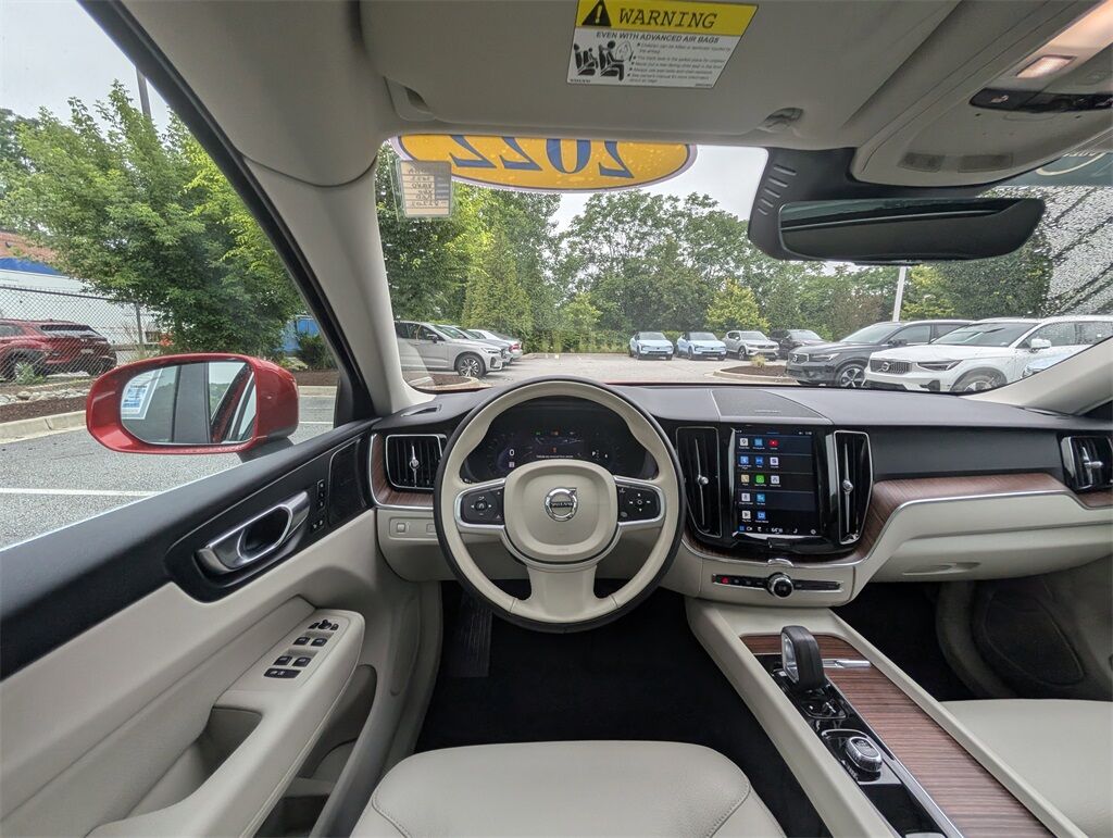 2022 Volvo XC60 B5 Momentum