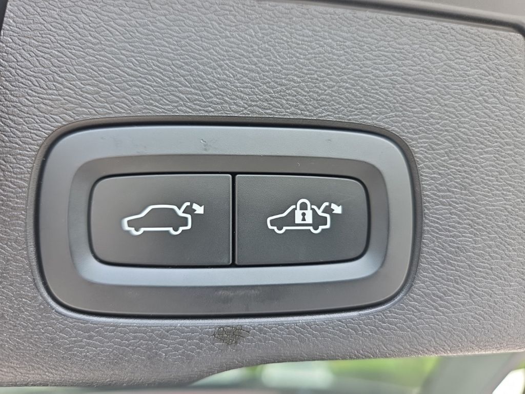 2022 Volvo XC60 B5 Momentum Hunt Valley MD