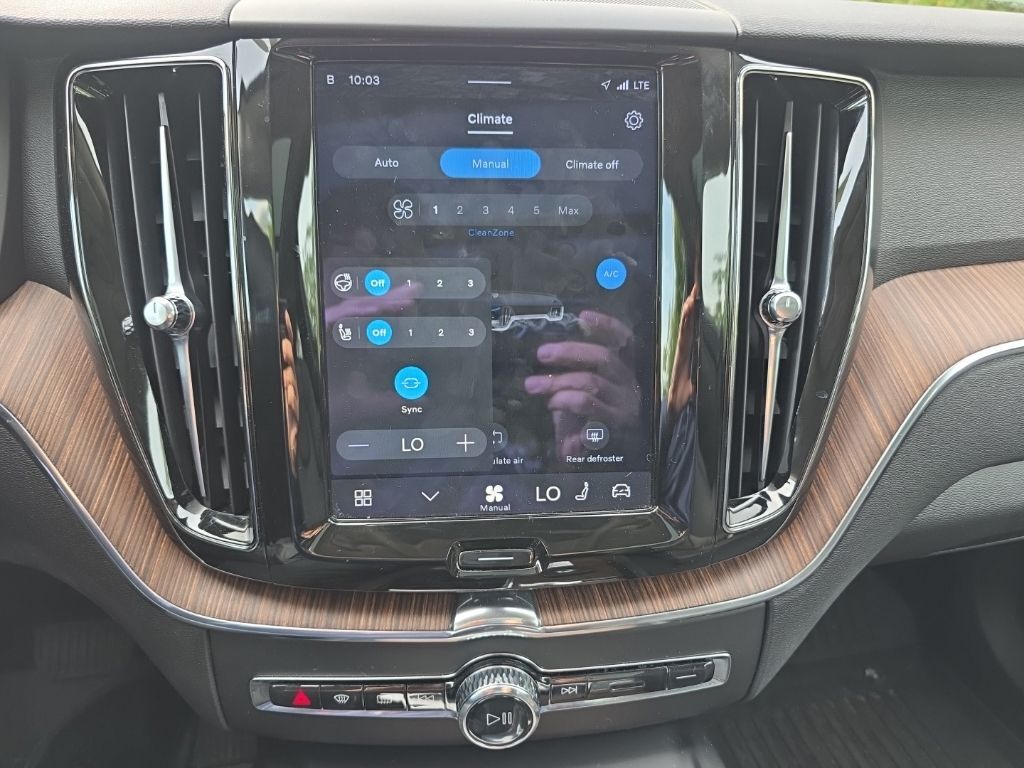 2022 Volvo XC60 B5 Momentum Hunt Valley MD