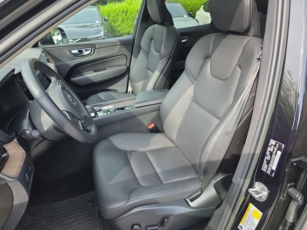 2022 Volvo XC60 B5 Momentum Hunt Valley MD