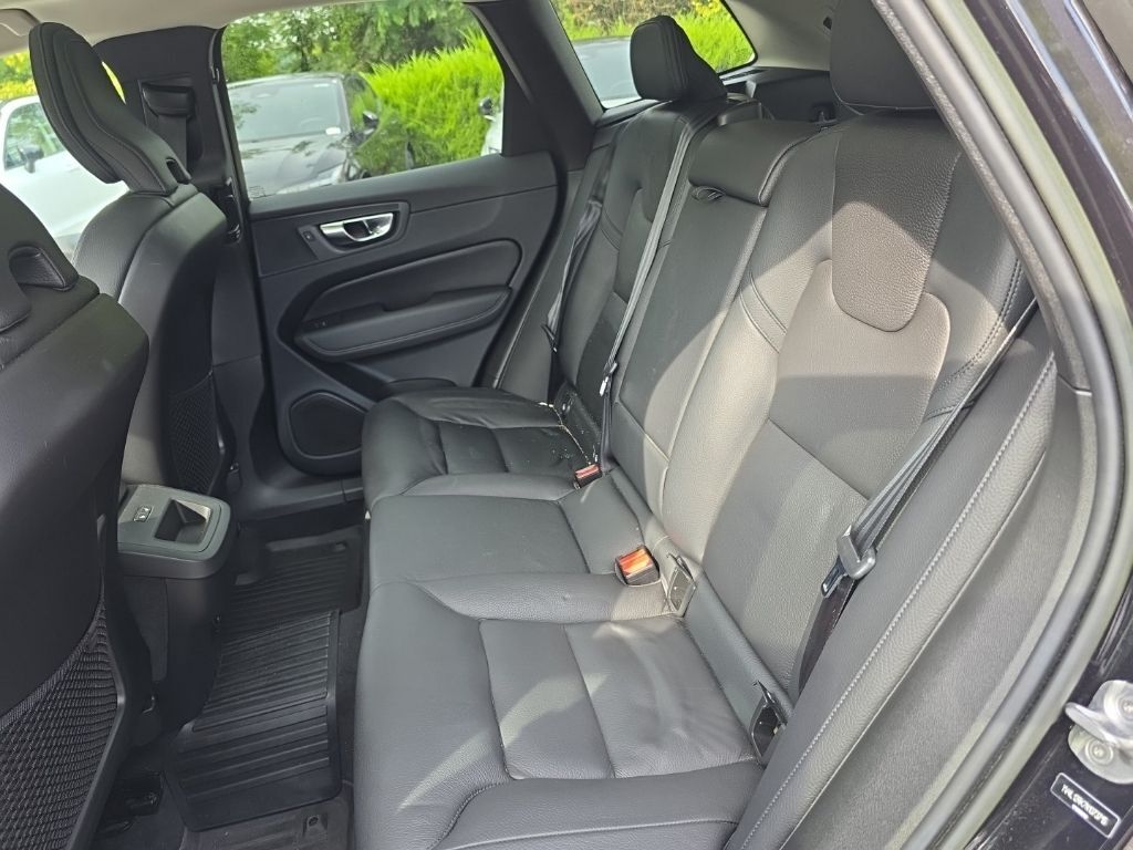 2022 Volvo XC60 B5 Momentum Hunt Valley MD