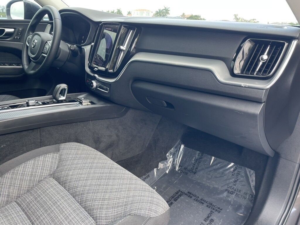 2022 Volvo XC60 MOMENTUM~1 OWNER~BLIND SPOT MONITOR~CROSS TRAFFIC ALERT~LANE KEEPING AID~NAVIGATION~ONLINE FINANCE AND SHIPPING AVAILABLE!!!! Sarasota FL