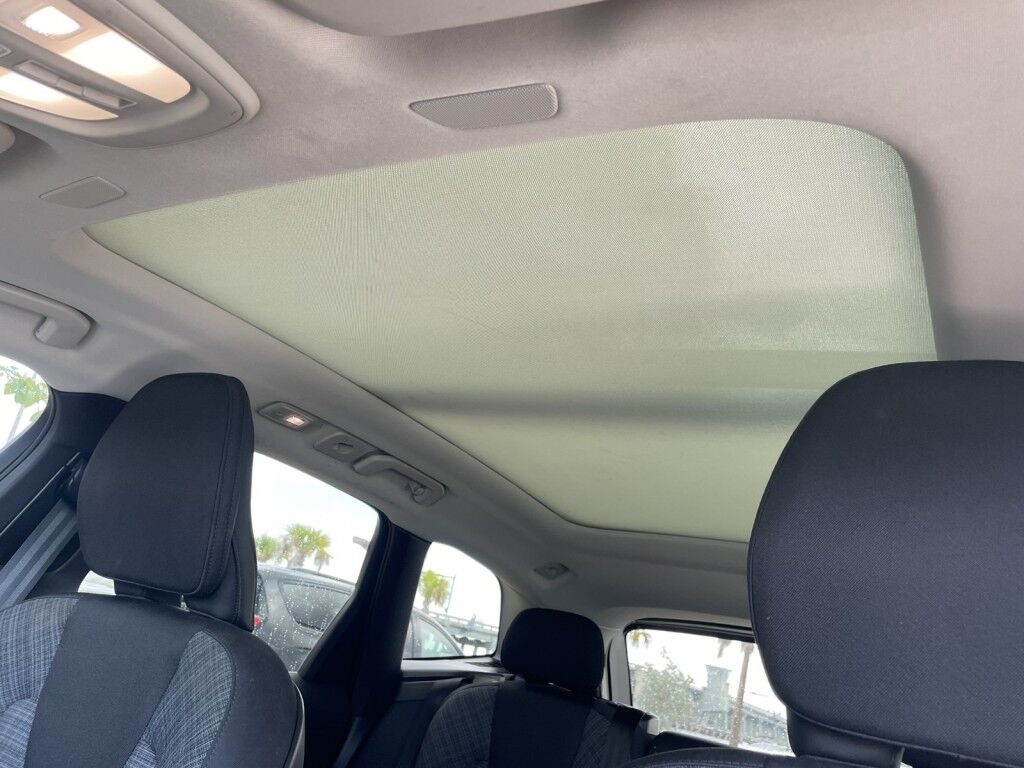 2022 Volvo XC60 MOMENTUM~1 OWNER~BLIND SPOT MONITOR~CROSS TRAFFIC ALERT~LANE KEEPING AID~NAVIGATION~ONLINE FINANCE AND SHIPPING AVAILABLE!!!! Sarasota FL