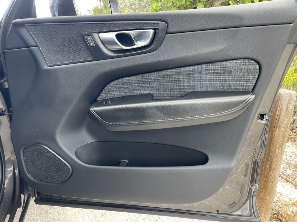 2022 Volvo XC60 MOMENTUM~1 OWNER~BLIND SPOT MONITOR~CROSS TRAFFIC ALERT~LANE KEEPING AID~NAVIGATION~ONLINE FINANCE AND SHIPPING AVAILABLE!!!! Sarasota FL