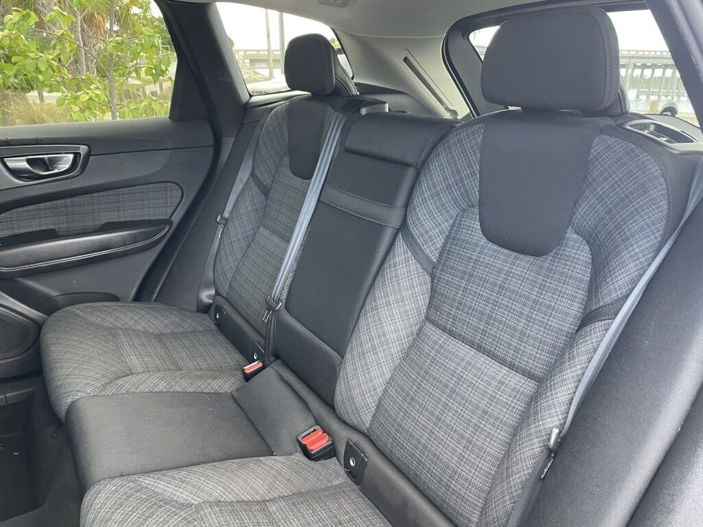 2022 Volvo XC60 MOMENTUM~1 OWNER~BLIND SPOT MONITOR~CROSS TRAFFIC ALERT~LANE KEEPING AID~NAVIGATION~ONLINE FINANCE AND SHIPPING AVAILABLE!!!! Sarasota FL