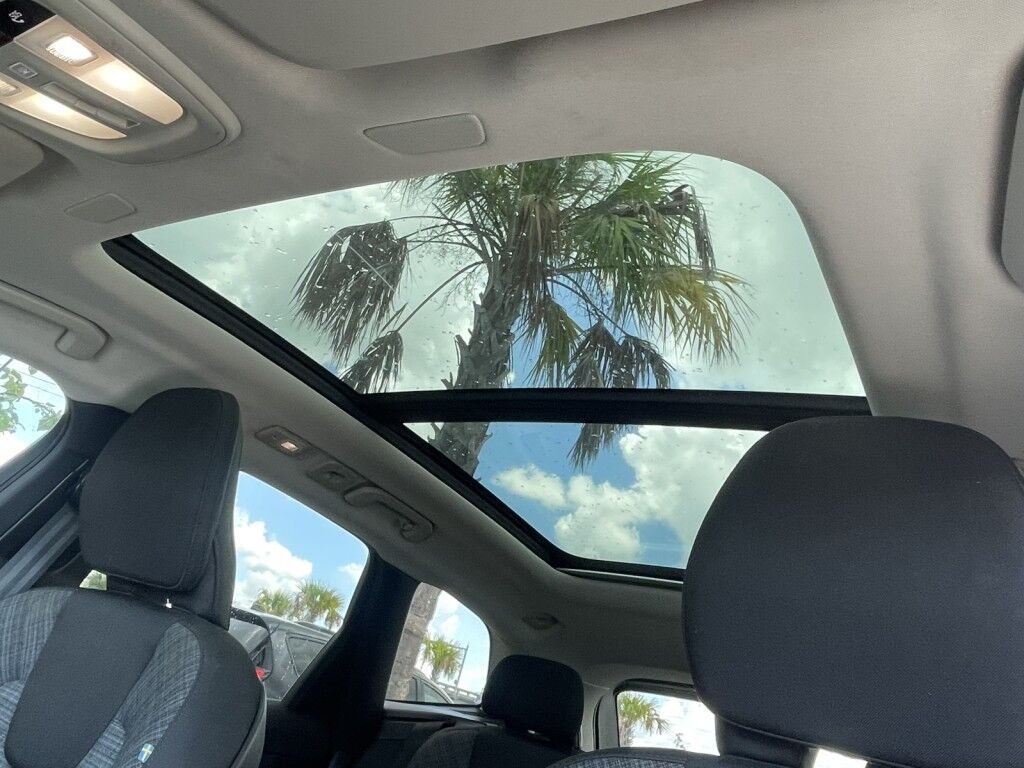 2022 Volvo XC60 MOMENTUM~1 OWNER~BLIND SPOT MONITOR~CROSS TRAFFIC ALERT~LANE KEEPING AID~NAVIGATION~ONLINE FINANCE AND SHIPPING AVAILABLE!!!! Sarasota FL