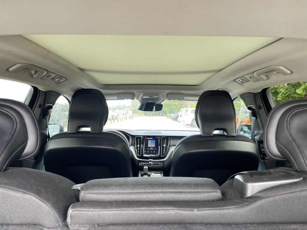 2022 Volvo XC60 MOMENTUM~1 OWNER~BLIND SPOT MONITOR~CROSS TRAFFIC ALERT~LANE KEEPING AID~NAVIGATION~ONLINE FINANCE AND SHIPPING AVAILABLE!!!! Sarasota FL