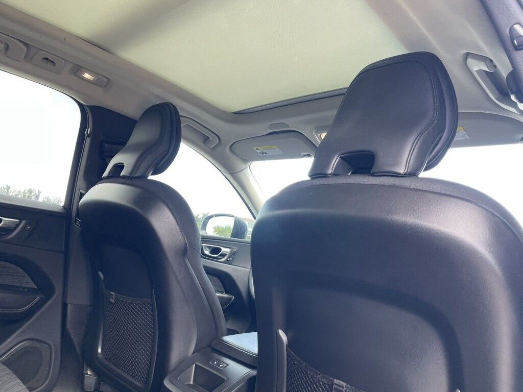 2022 Volvo XC60 MOMENTUM~1 OWNER~BLIND SPOT MONITOR~CROSS TRAFFIC ALERT~LANE KEEPING AID~NAVIGATION~ONLINE FINANCE AND SHIPPING AVAILABLE!!!! Sarasota FL
