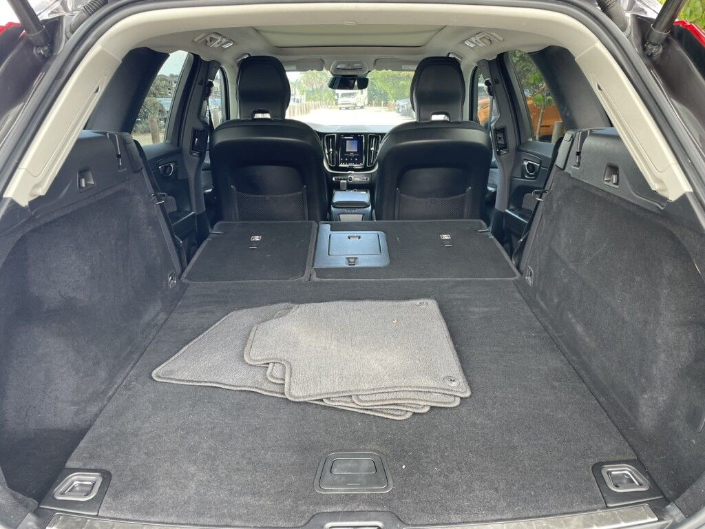 2022 Volvo XC60 MOMENTUM~1 OWNER~BLIND SPOT MONITOR~CROSS TRAFFIC ALERT~LANE KEEPING AID~NAVIGATION~ONLINE FINANCE AND SHIPPING AVAILABLE!!!! Sarasota FL