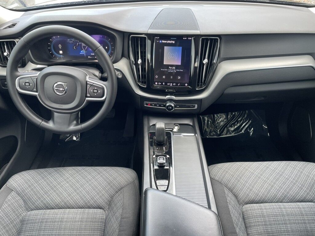 2022 Volvo XC60 MOMENTUM~1 OWNER~BLIND SPOT MONITOR~CROSS TRAFFIC ALERT~LANE KEEPING AID~NAVIGATION~ONLINE FINANCE AND SHIPPING AVAILABLE!!!! Sarasota FL