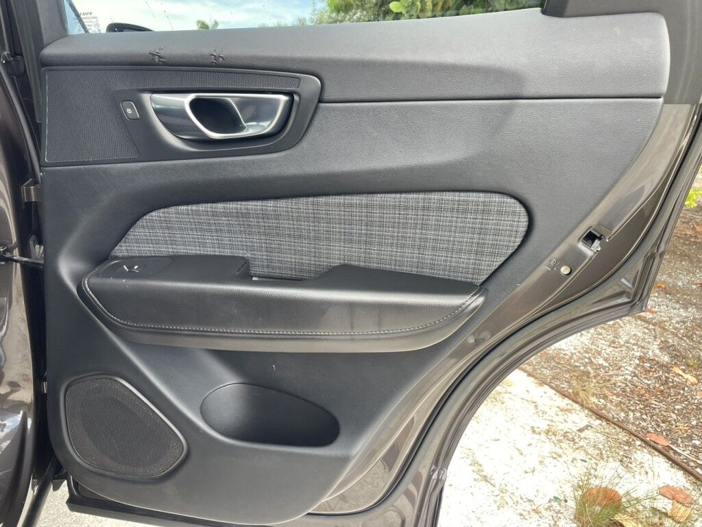 2022 Volvo XC60 MOMENTUM~1 OWNER~BLIND SPOT MONITOR~CROSS TRAFFIC ALERT~LANE KEEPING AID~NAVIGATION~ONLINE FINANCE AND SHIPPING AVAILABLE!!!! Sarasota FL