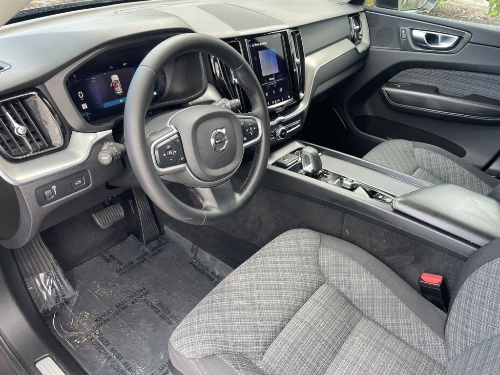 2022 Volvo XC60 MOMENTUM~1 OWNER~BLIND SPOT MONITOR~CROSS TRAFFIC ALERT~LANE KEEPING AID~NAVIGATION~ONLINE FINANCE AND SHIPPING AVAILABLE!!!! Sarasota FL